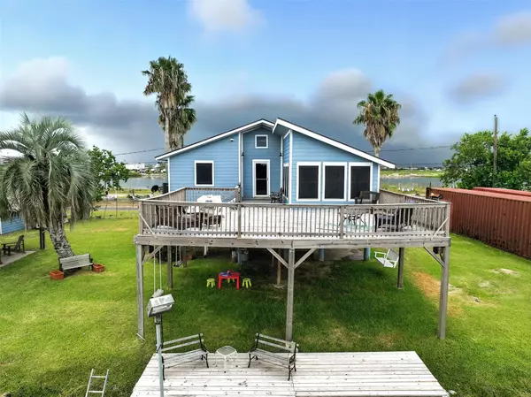 7215 Beau Rue ST, Hitchcock, TX 77563