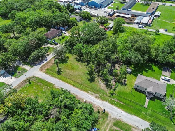 6718 Overton ST, Hitchcock, TX 77563