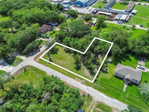 6718 Overton ST, Hitchcock, TX 77563