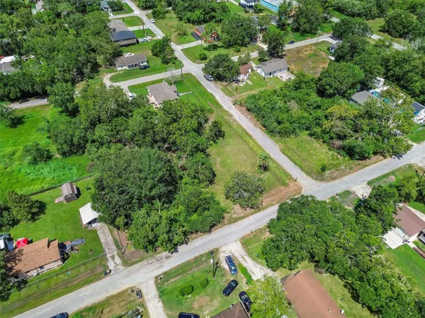 6718 Overton ST, Hitchcock, TX 77563