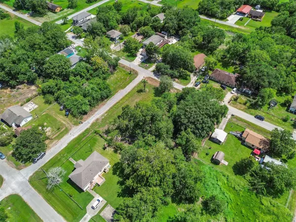 6718 Overton ST, Hitchcock, TX 77563