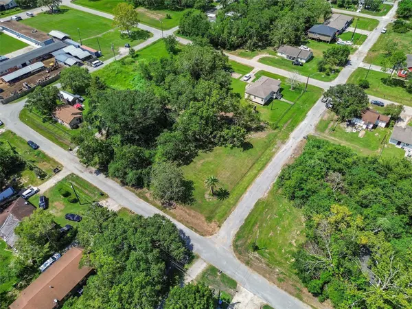 6718 Overton ST, Hitchcock, TX 77563