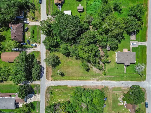 6718 Overton ST, Hitchcock, TX 77563