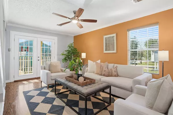 818 Cedar RD, Clear Lake Shores, TX 77565