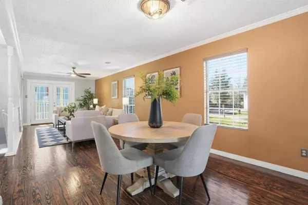 818 Cedar RD, Clear Lake Shores, TX 77565