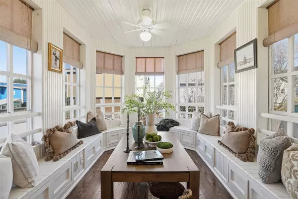 818 Cedar RD, Clear Lake Shores, TX 77565