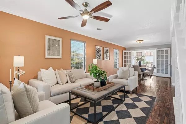 818 Cedar RD, Clear Lake Shores, TX 77565