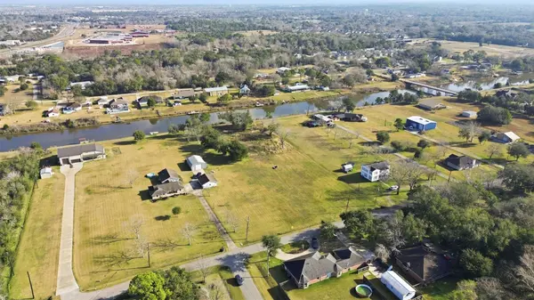 0 Robinson RD, Hitchcock, TX 77563