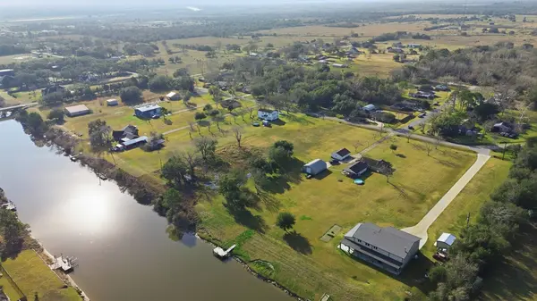 0 Robinson RD, Hitchcock, TX 77563