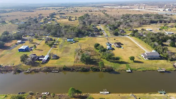 0 Robinson RD, Hitchcock, TX 77563