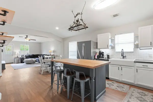 122 Easton Glen LN, Dickinson, TX 77539