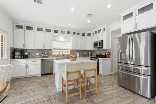2402 Daytona CT, Friendswood, TX 77546