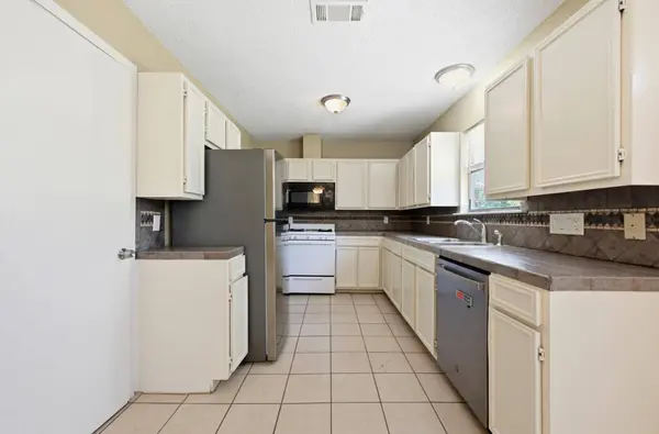 8011 Lazy LN #B, Austin, TX 78757