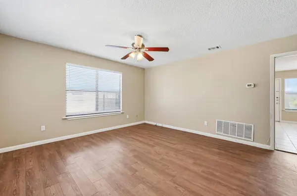 8011 Lazy LN #B, Austin, TX 78757