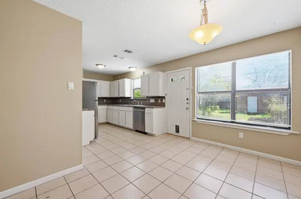 8011 Lazy LN #B, Austin, TX 78757