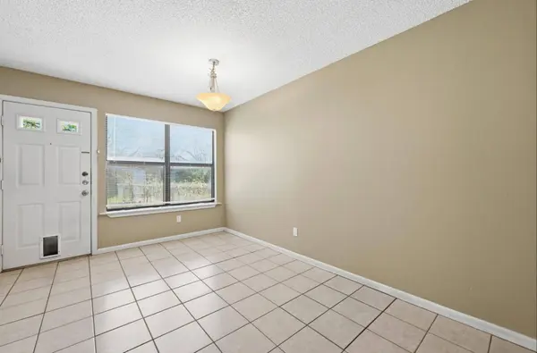 8011 Lazy LN #B, Austin, TX 78757