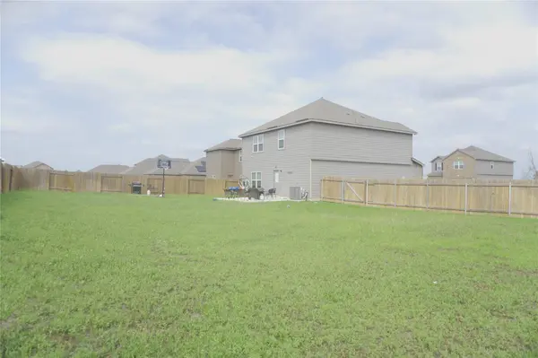 14300 Prairie Sod LN, Elgin, TX 78621