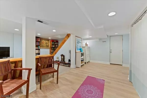 31 La Grande Ave, Fanwood Boro, NJ 07023