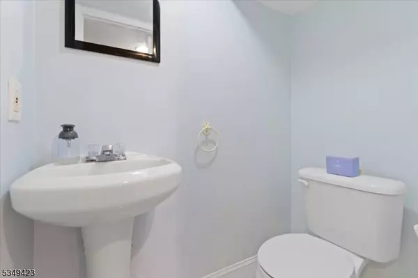 31 La Grande Ave, Fanwood Boro, NJ 07023