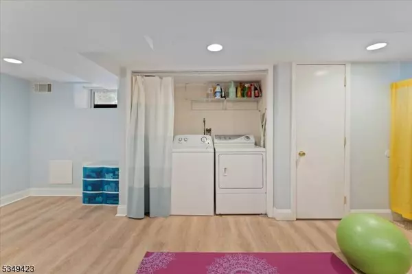 31 La Grande Ave, Fanwood Boro, NJ 07023