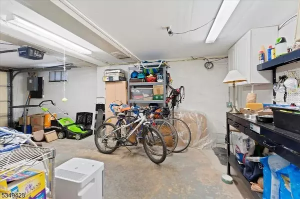 31 La Grande Ave, Fanwood Boro, NJ 07023