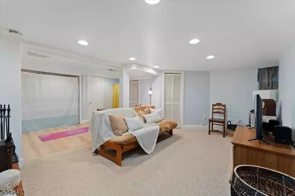 31 La Grande Ave, Fanwood Boro, NJ 07023