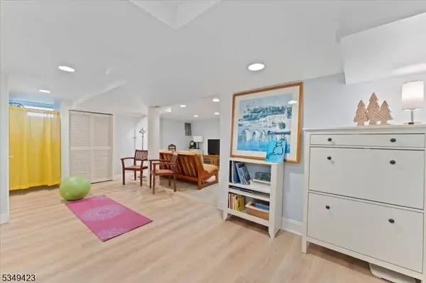 31 La Grande Ave, Fanwood Boro, NJ 07023