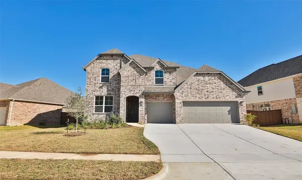1011 Navasota ST, Webster, TX 77598