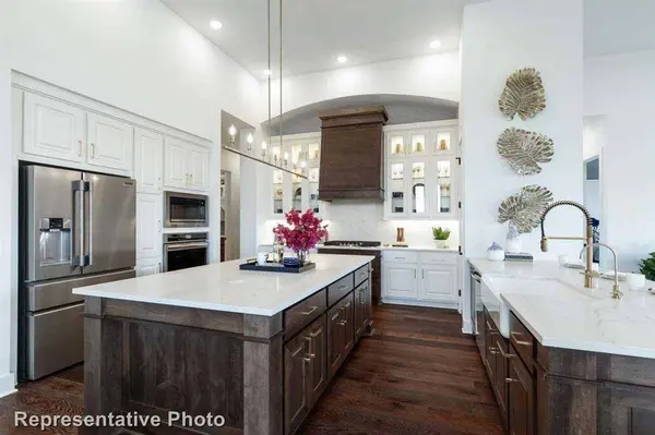 840 Artemis CIR, Webster, TX 77598