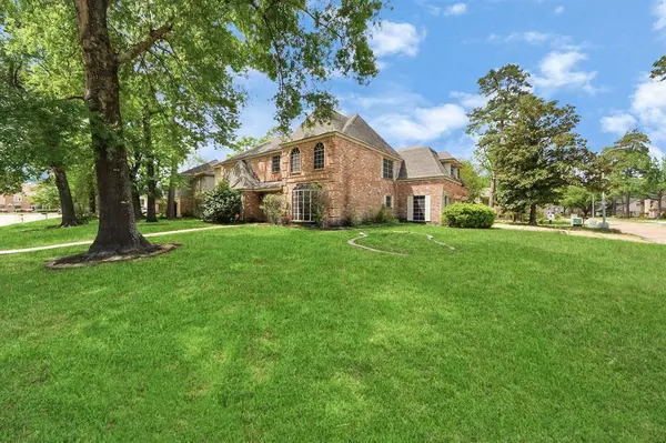 2002 Saddlecreek DR, Houston, TX 77090