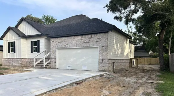 306 Willow Vista DR, El Lago, TX 77586