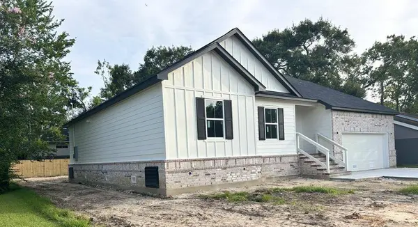 306 Willow Vista DR, El Lago, TX 77586