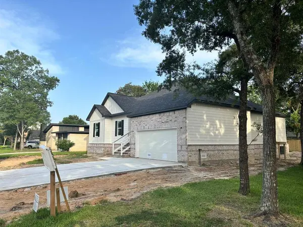 306 Willow Vista DR, El Lago, TX 77586