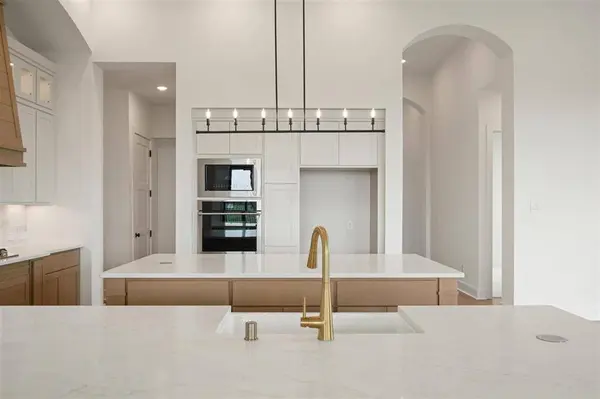 840 Artemis CIR, Webster, TX 77598