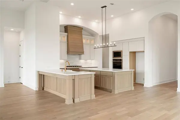 840 Artemis CIR, Webster, TX 77598