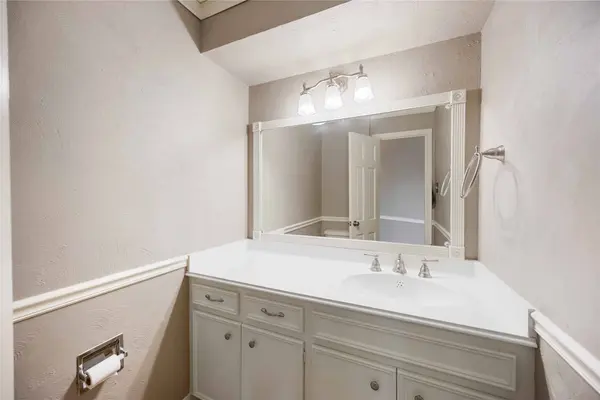 18623 Point Lookout DR, Nassau Bay, TX 77058