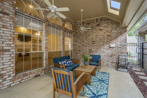 6604 Queensclub DR, Houston, TX 77069