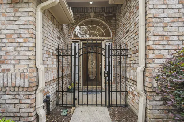 6604 Queensclub DR, Houston, TX 77069