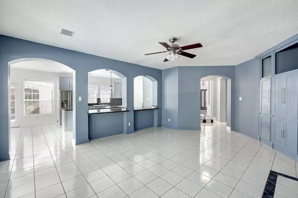 9114 Brahms LN, Houston, TX 77040