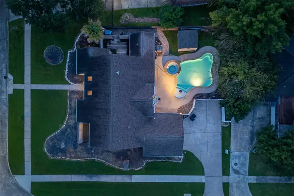 16402 Clearcrest DR, Houston, TX 77059