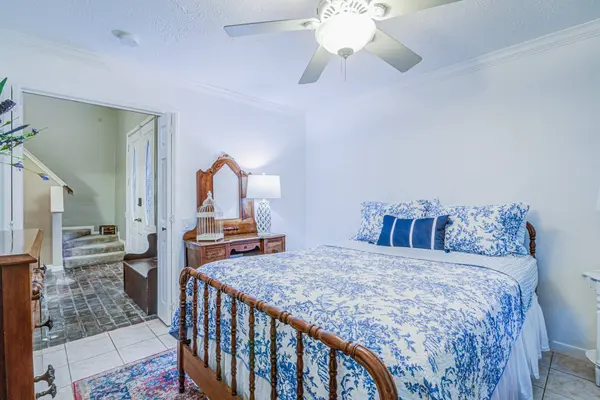 16402 Clearcrest DR, Houston, TX 77059