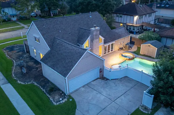 16402 Clearcrest DR, Houston, TX 77059