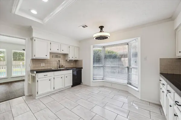 607 Oak Harbor DR, Houston, TX 77062