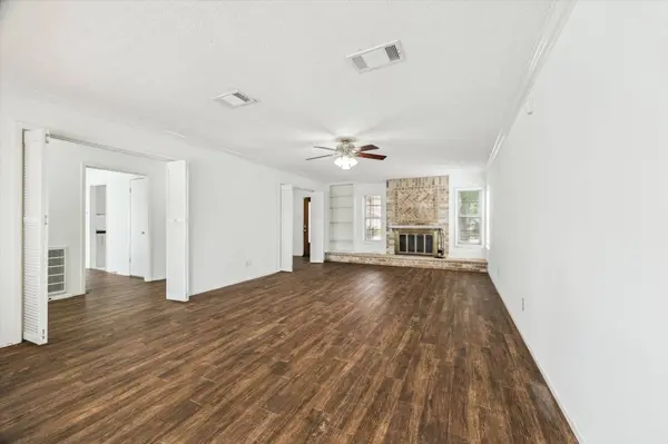 607 Oak Harbor DR, Houston, TX 77062