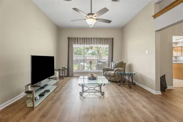 15807 Castorglen DR, Houston, TX 77598