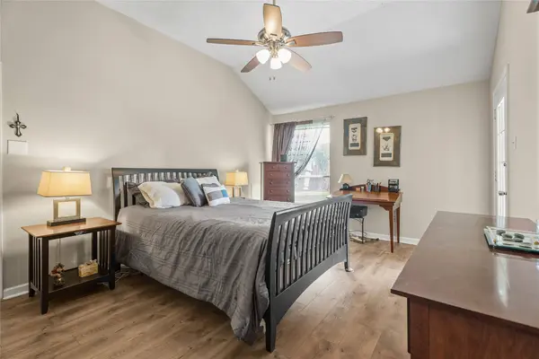 15807 Castorglen DR, Houston, TX 77598