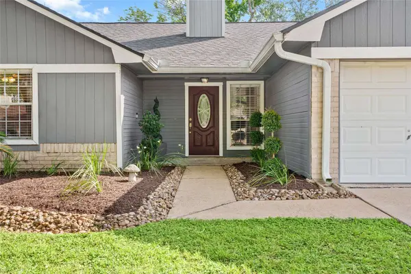 15807 Castorglen DR, Houston, TX 77598