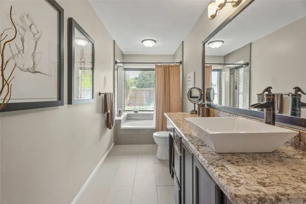 15807 Castorglen DR, Houston, TX 77598