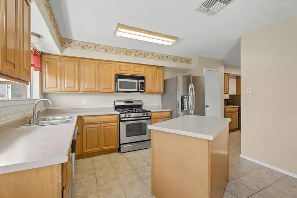 15807 Castorglen DR, Houston, TX 77598