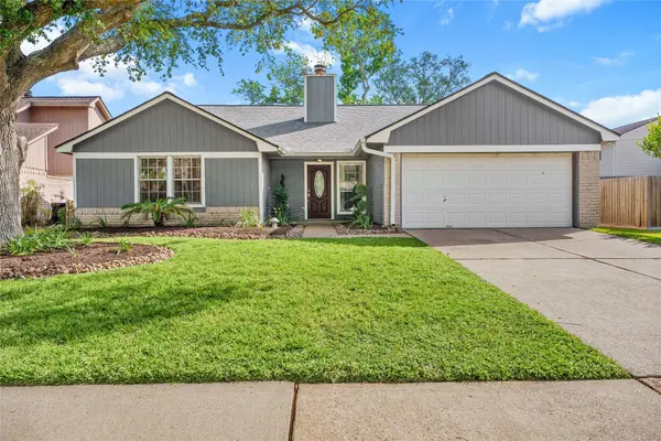 15807 Castorglen DR, Houston, TX 77598